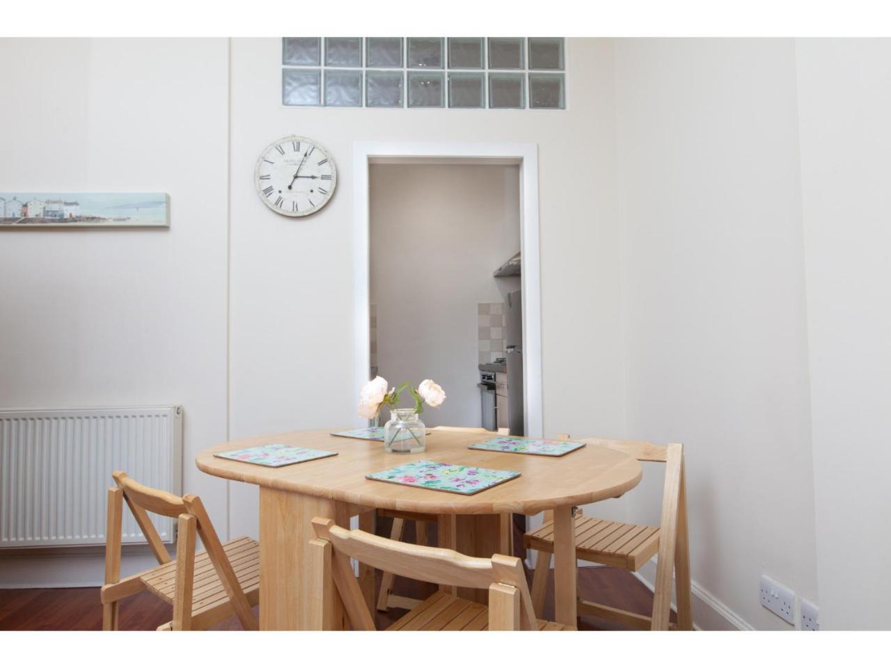 Homely Tenement For 2 Near Botanic Gardens Edinburgh Exterior photo